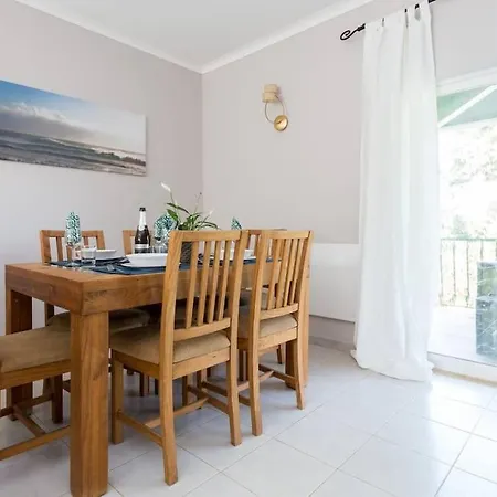 3 Bedroom Villa, 10min Walk To Shops, Bars & * Luz