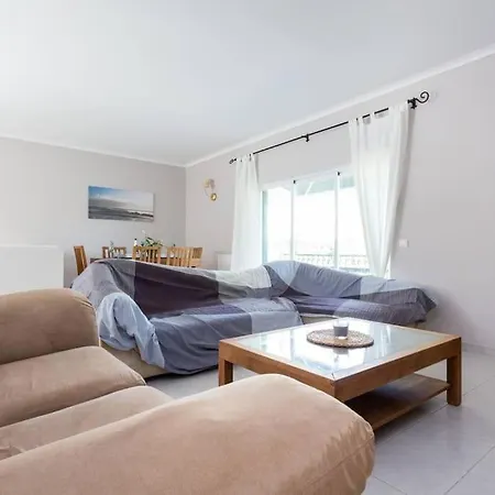 3 Bedroom Villa, 10min Walk To Shops, Bars & Vakantiehuis