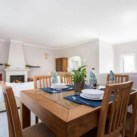 3 Bedroom Villa, 10min Walk To Shops, Bars &