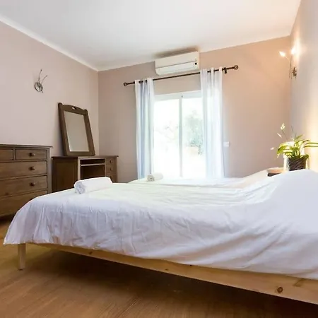 3 Bedroom Villa, 10min Walk To Shops, Bars & * Luz