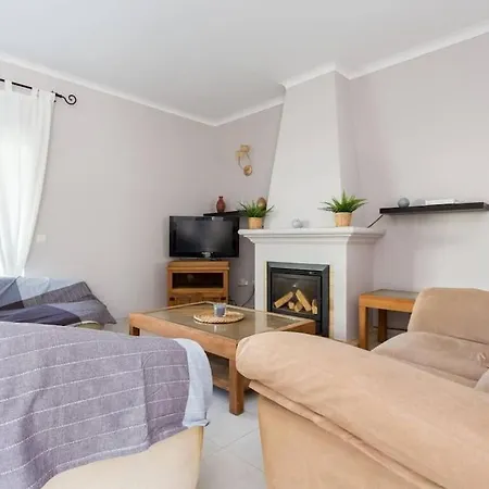 3 Bedroom Villa, 10min Walk To Shops, Bars & Vakantiehuis