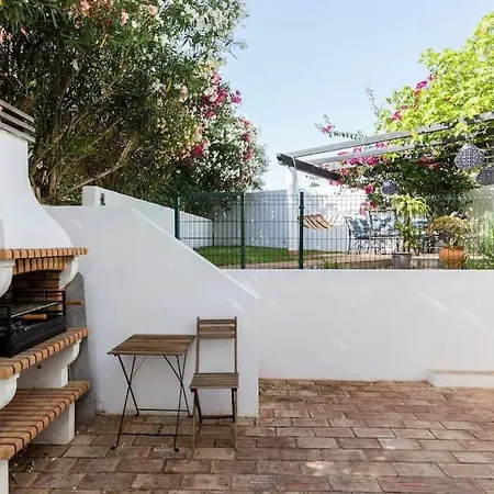 3 Bedroom Villa, 10min Walk To Shops, Bars &