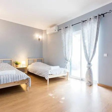 3 Bedroom Villa, 10min Walk To Shops, Bars & *
