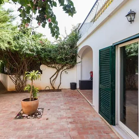 Vakantiehuis 3 Bedroom Villa, 10min Walk To Shops, Bars & *