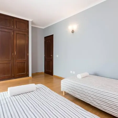 3 Bedroom Villa, 10min Walk To Shops, Bars & Luz