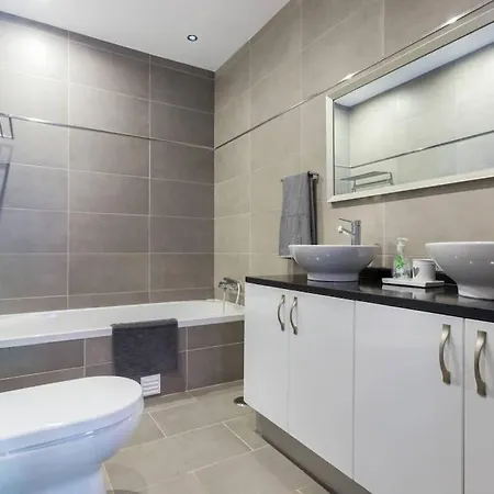 3 Bedroom Villa, 10min Walk To Shops, Bars & * Luz